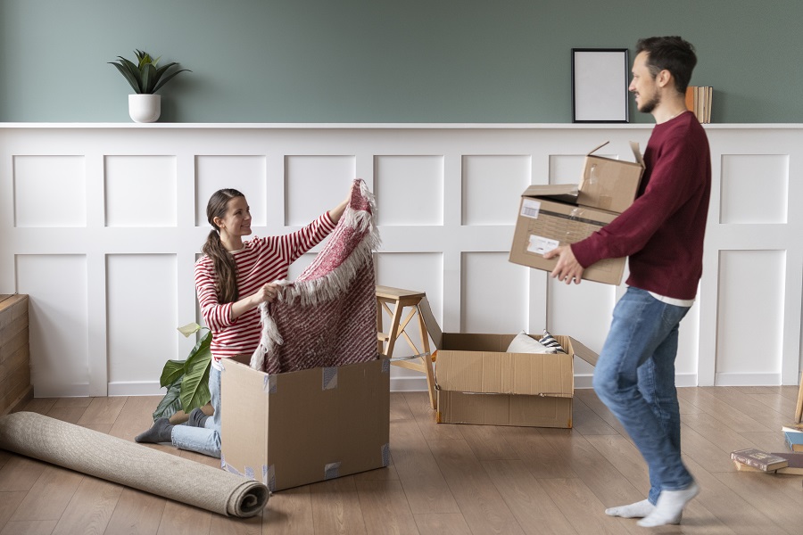 Professional movers in Delta BC helping a family move into a new home